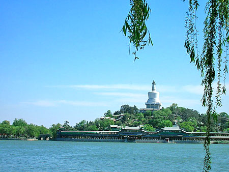 北京西城区的北海公园历史悠久